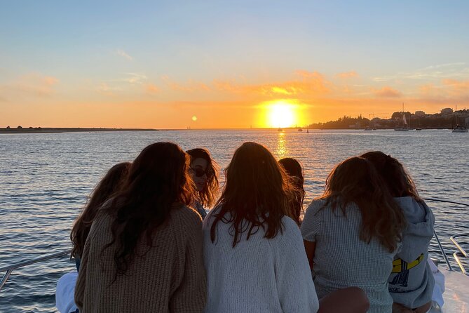 Porto: Private Yacht Cruise with Local Wine, Snacks and 6 Bridges - Starting at Marina do Freixo: what to expect before you cast off