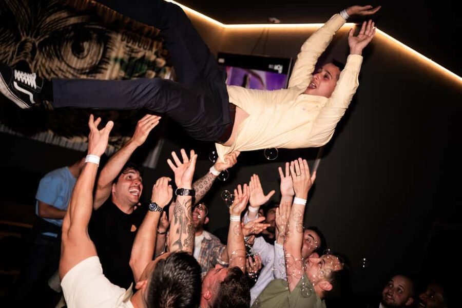 Porto: Pub Crawl with 7 Drinks, Games, and VIP Club Entry - What you actually get in the 5 hours: 7 drinks plus momentum