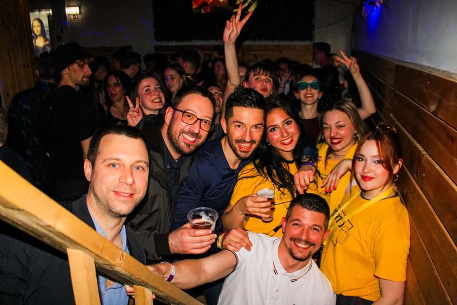 Porto: Pub Crawl with 7 Drinks, Games, and VIP Club Entry - Drinking games that keep you talking