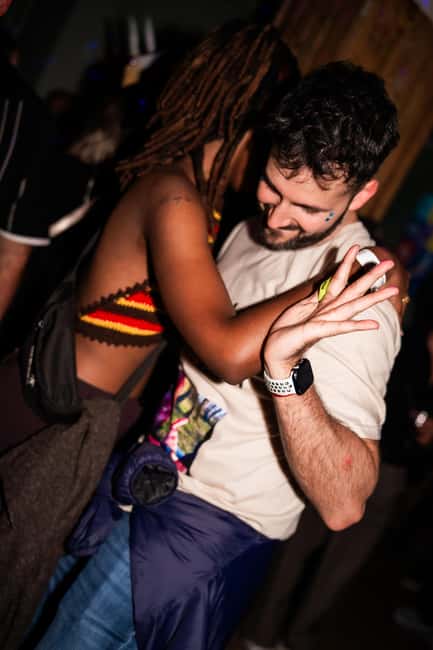 Porto: Pub Crawl with 7 Drinks, Games, and VIP Club Entry - Dress code and practical rules that affect comfort