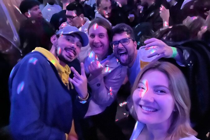 Porto Pubcrawl: 5h,7 Drinks,4 bars &Skip the line Club Entry - Stop 2: Largo de Alberto Pimentel, Two Bars and the Ice-Breaker Games