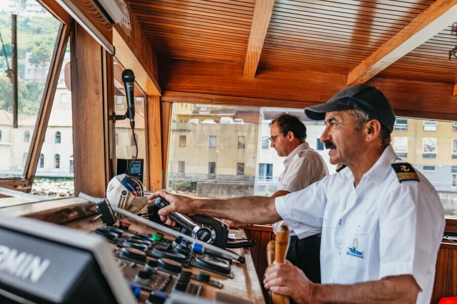 Porto: River Douro 6 Bridges Cruise - Comfort and sound: what seat choice really affects
