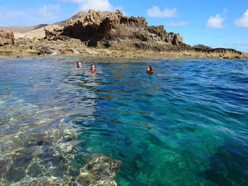 Porto Santo: Island Highlights 4x4 Tour with Hotel Transfers - Lunch and Timing: How the Local Restaurant Stop Fits Your Day