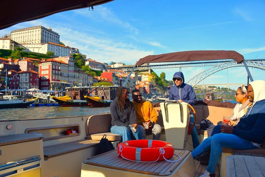 Porto: Six Bridges Douro River Cruise with Drinks - The cruise flow: Porto waterfront, Gaia houses, Ribeira, and the estuary