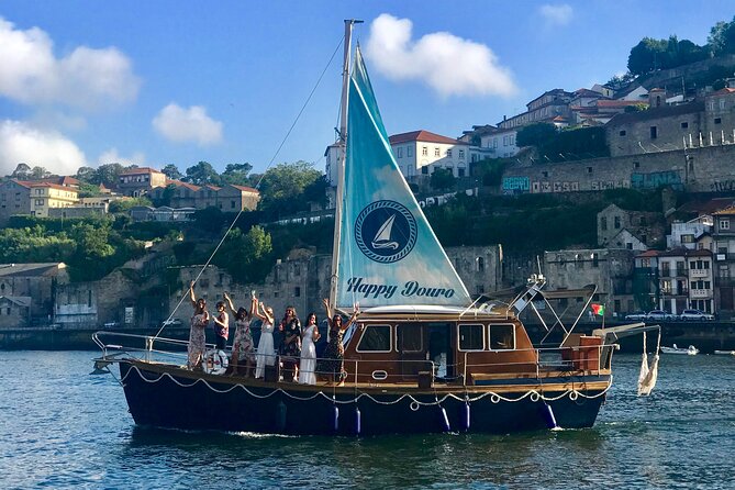 Porto: Tour on the Douro River in a Classic Boat - The Douro river views: Porto, Gaia, and the iconic bridge pass