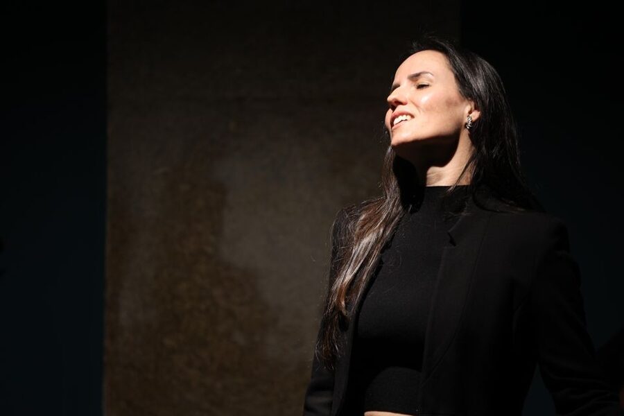 Porto: Traditional Fado Show at Sao Bento with Port Wine - The Artists and the Kind of Performance You’re Getting