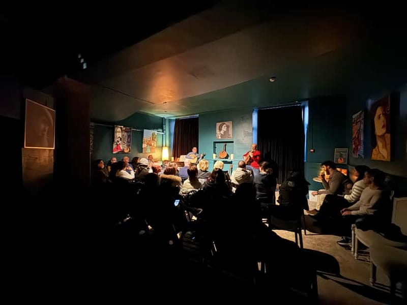 Porto: Traditional Fado Show at Sao Bento with Port Wine - Finding the Room Inside São Bento, Without Losing Your Mind