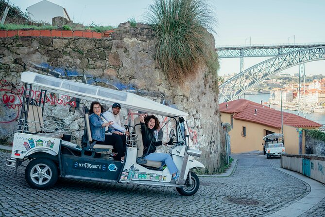 Porto Tuk Tuk: Clérigos, Seaside & Viewpoints - with Options - Jardins do Palácio de Cristal: free time, real river air