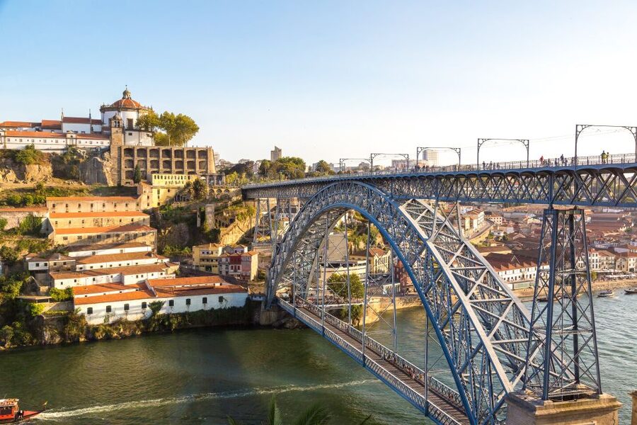 Porto: Tuk-Tuk Tour, Douro River Cruise, and Wine Tasting - Commentary and crowd noise: what to expect on the water