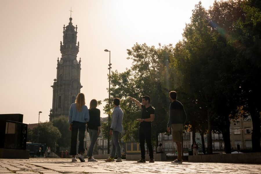 Porto: Walking Tour, Lello Bookshop, Boat and Cable Car - Picking your start point: Portuguese Centre of Photography or Largo Amor de Perdição