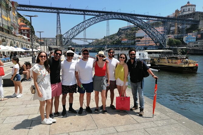 Porto Walking Tour - The Perfect Introduction to the City - Universidade do Porto and Igreja do Carmo: Pretty Buildings With Real Meaning