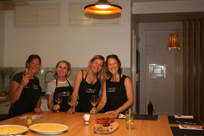 Portuguese Cooking Class in Porto with Portuguese Wine - Ribeira at 6 pm: why this timing feels right