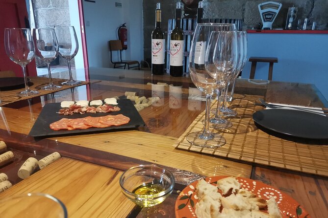 PREMIUM TASTING and TAPAS with GUIDED TOUR - Where it starts at Quinta do Beijo, and what to plan for