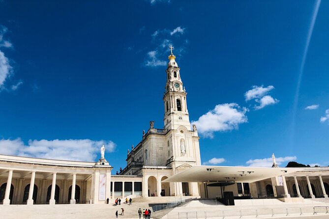 Private Day Tour With Guide to Fatima, Batalha, Nazaré and Obidos - Pickup, Ride Time, and What 8 to 10 Hours Really Means