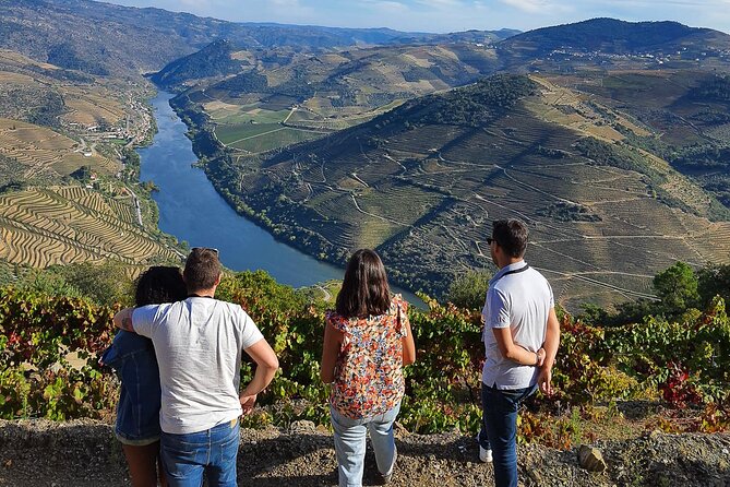 Private Douro and Porto 4x4 Tour with Wine Tasting and Boat Trip - Transport, comfort, and what to bring for an adventure day