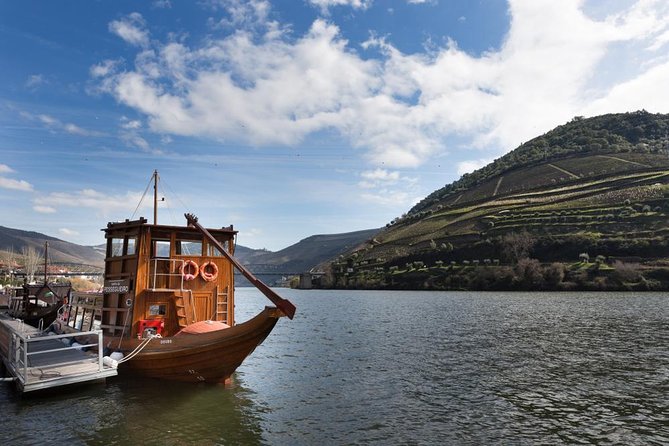 Private Douro Valley Wine Tour: 2 Wine Estates, Lunch and Cruise - Sabrosa wine estate: tastings before lunch, then a full Portuguese meal