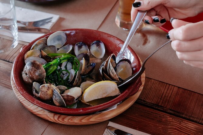 Private Food and Wine Tour: From Street to Gourmet - Wine and beer pairings, what to expect and how to enjoy them