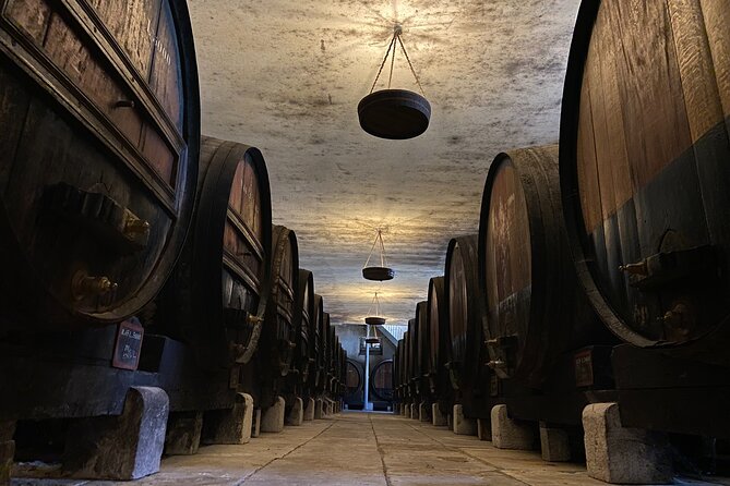 Private Full-Day Wine Tour from Lisbon with Tastings - Quinta do Alcube: tasting wine where mountains meet the sea
