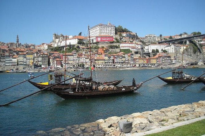 Private Porto from Lisbon with Portuguese lunch and Porto wine tasting - Portuguese Lunch With Local Wines: When Food Becomes Part of the Sightseeing