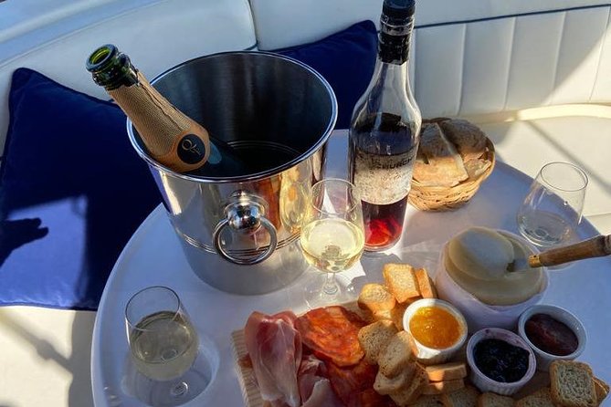 Private tasting in the Douro (1 to 7 people) on a yacht for yourself - Private Yacht, Local Wine, Real Views: What This Experience Feels Like