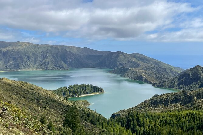 Private Tour Volcanic Lakes Sete Cidades and Lagoa do Fogo - Muro das Nove Janelas: an 18th-century aqueduct break
