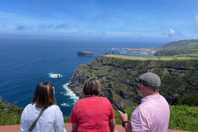 Private Tour Volcanic Lakes Sete Cidades and Lagoa do Fogo - Miradouro do Pico do Carvão: your first north-south coast view