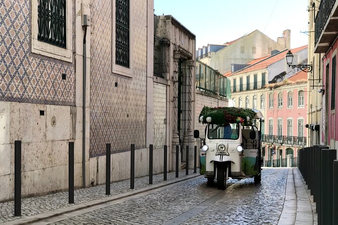 Private tuk tuk tour in old city Lisbon (Standard-1h30) - A Private 1.5-Hour Tuk-Tuk Circuit for Lisbon Classics