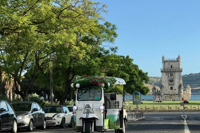 Private tuk tuk tour in old city Lisbon (Standard-1h30) - Sé de Lisboa and the Cathedral Area, Romanesque to Gothic in One Look