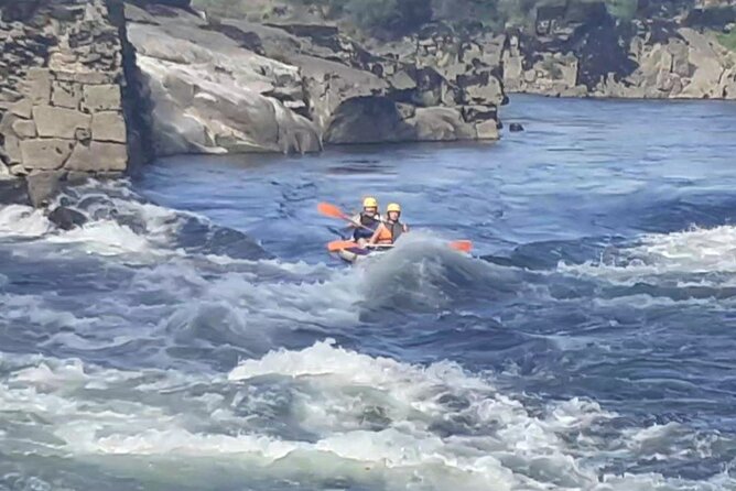 Rafting Experience on the Minho River with Coraltours Minho - The Alvarinho wine and local bread rolls finish at Solar do Alvarinho