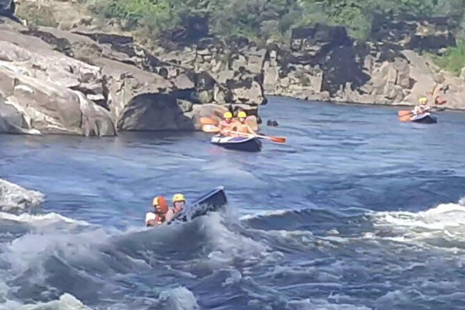 Rafting Experience on the Minho River with Coraltours Minho - The river route: rapids, Pesqueiras, and splashy stops