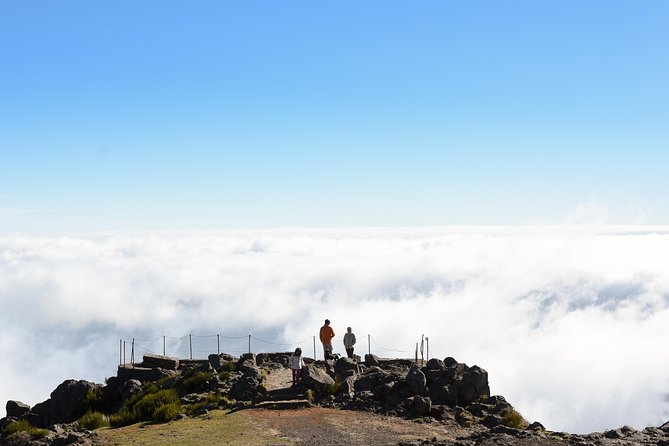 Safari 4x4 Pico Arieiro Santana in Small Group "FlowerEAST" - Pico do Arieiro, 1,818 meters of drama in the clouds