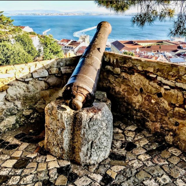 São Jorge Castle Skip-the-line Entry Ticket - The permanent exhibition and the Moorish quarter finds