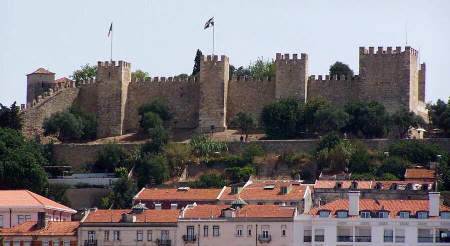 São Jorge Castle Skip-the-line Entry Ticket - Meeting your host at City Lisbon Tours Ticket OnLine