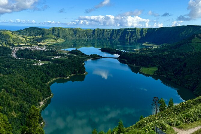 São Miguel Azores: Explore the dramatic crater of Sete Cidades - Stop 4: Lagoa de Santiago, the green-water crater pause