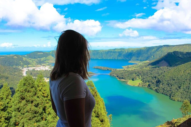 São Miguel Azores: Explore the dramatic crater of Sete Cidades - Stop 2: Vista do Rei Miradouro for the big crater panorama
