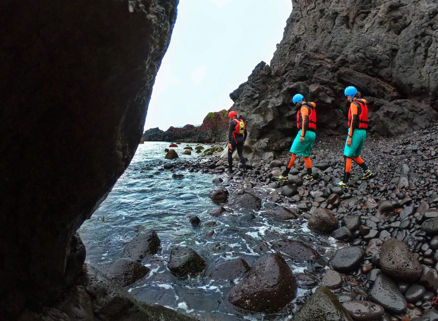 São Miguel: Coasteering Experience in Caloura - Jumping from 1 to 8 metres: how to choose your comfort level