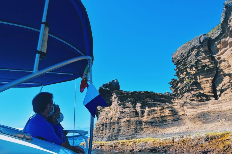 São Miguel: Glass Bottom Boat Tour with Snorkeling - Around Ilhéu de Vila Franca do Campo: spotting sea life from the outside