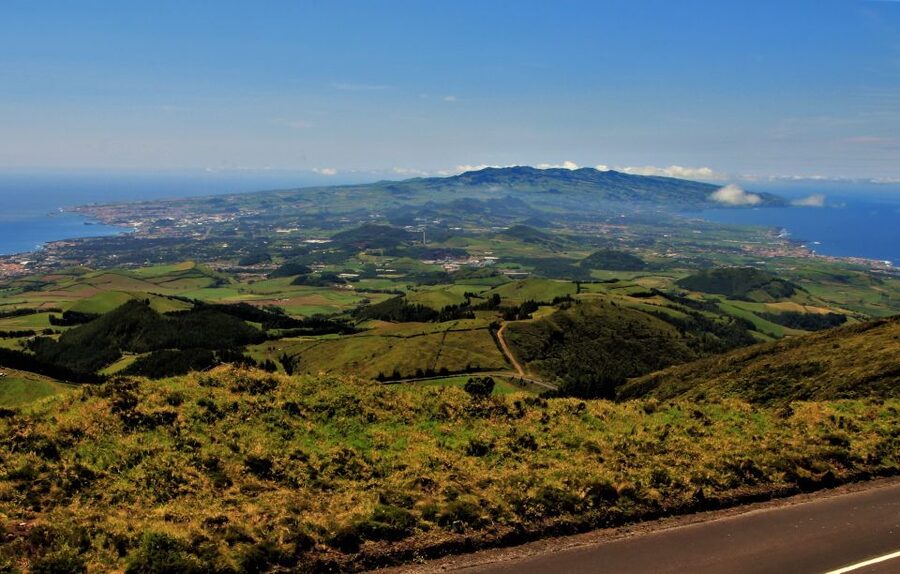 São Miguel West: Full-Day Van Tour with Lunch - From Ponta Delgada to Sete Cidades, it’s all about scale