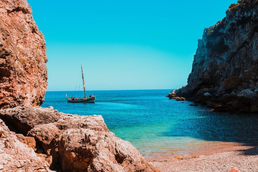Sesimbra: Arrábida Beaches & Caves Boat Tour with Snorkeling - Ribeiro do Cavalo Beach: the remote stop you’ll remember