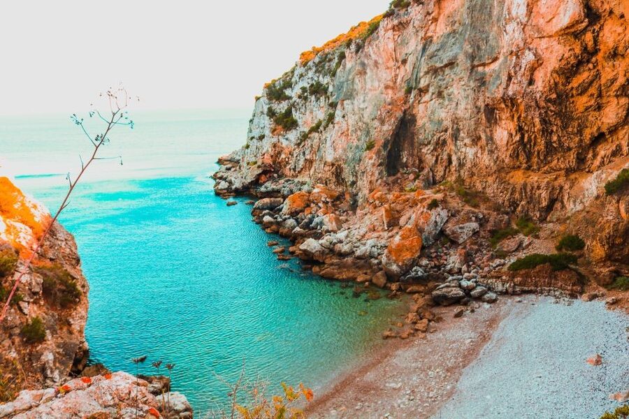Sesimbra: Arrábida Beaches & Caves Boat Tour with Snorkeling - Praia do Inferno: when the water time actually matters
