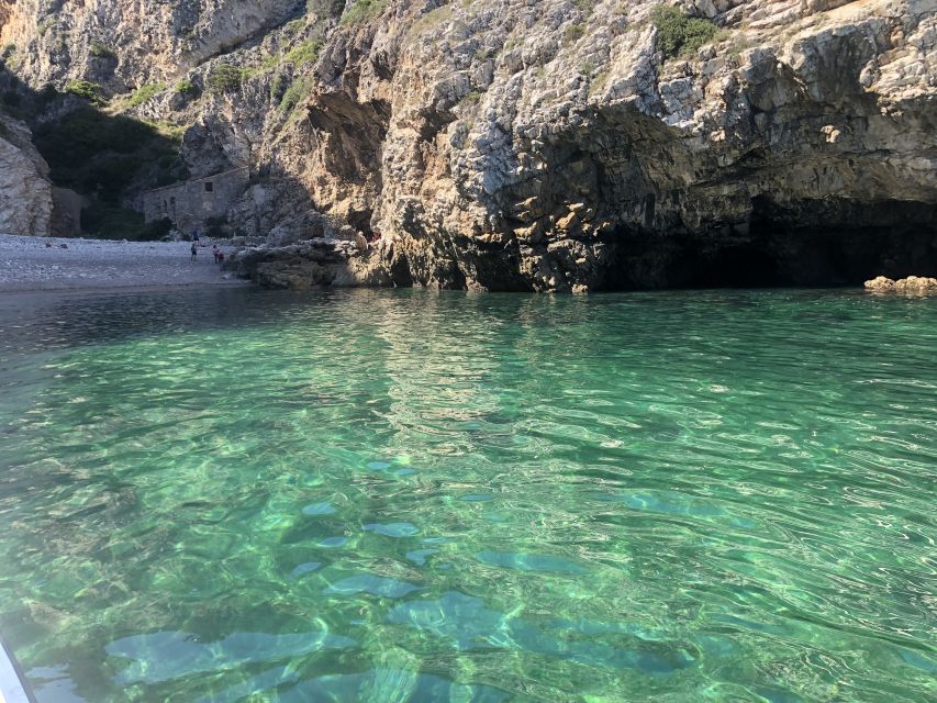 Sesimbra: Arrábida Beaches & Caves Boat Tour with Snorkeling - The whaling-bay story near the coast of Cabo Espichel area