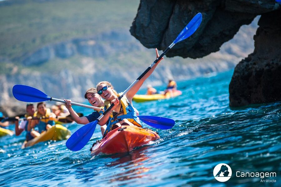 Sesimbra: Arrábida Natural Park Guided Kayaking Tour - Transfer time from Lisbon, and why waiting can happen