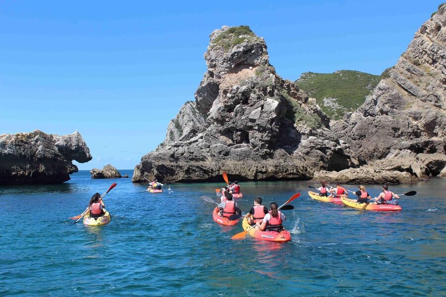 Sesimbra: Ribeiro Cavalo Beach, Caves, & Arrábida Kayak Tour - Getting to Sesimbra Harbor and starting on the right foot