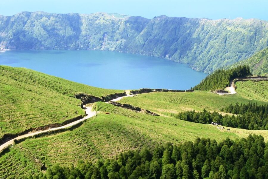 Sete Cidades Azores 4x4 Day Tour from Ponta Delgada - Caldera ridge and the twin lakes, where the route makes sense