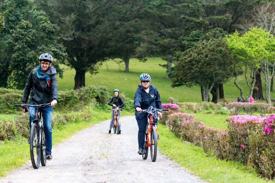 Sete Cidades: Kayaking and Biking Adventure - Kayaking Lagoa das Sete Cidades like you own the shoreline