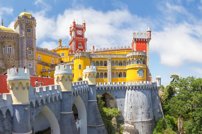 Sintra-Cascais-Pena Palace 8-People Small Group Tour from Lisbon - Farol de Cabo da Roca: Lighthouse Exterior, Quick Photos, No Interior Access