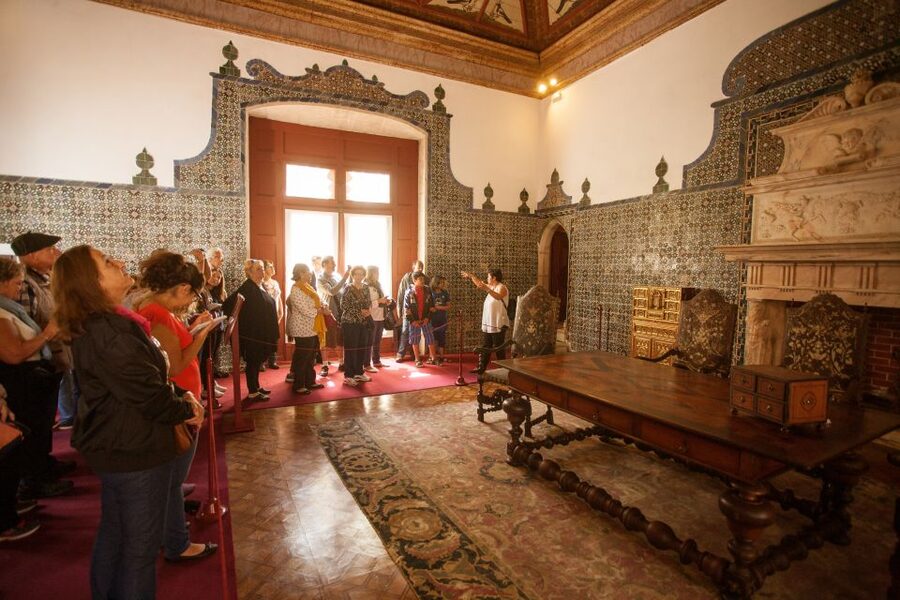 Sintra: Half-Day Tour with Royal Palace Ticket - What I would expect in the real world: group pace and language flow