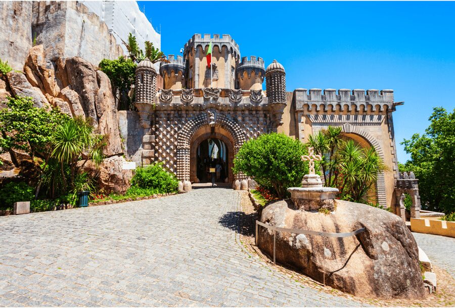 Sintra: Pena Palace, Quinta da Regaleira, Cabo da Roca and Cascais - Lisbon meeting point to van ride: start fast, start easy