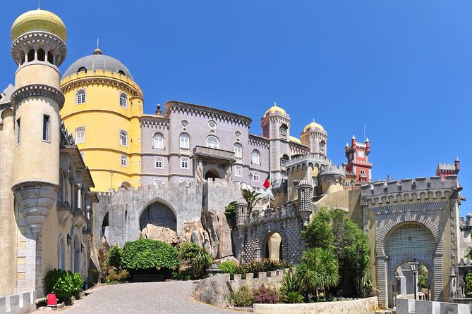 Sintra, Pena Palace, Quinta da Regaleira & Cascais Group Tour - Sintra Village Free Time: Lunch, Streets, and a Simple Game Plan