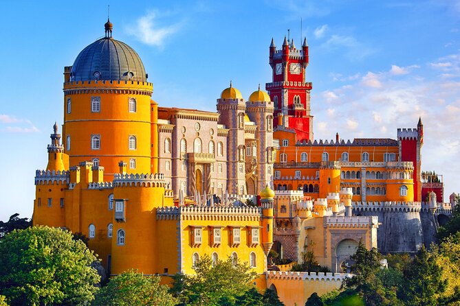 Sintra, Pena Palace, Quinta da Regaleira & Cascais Group Tour - Guincho Beach: Photo Stop Time, and How to Pack for Wind